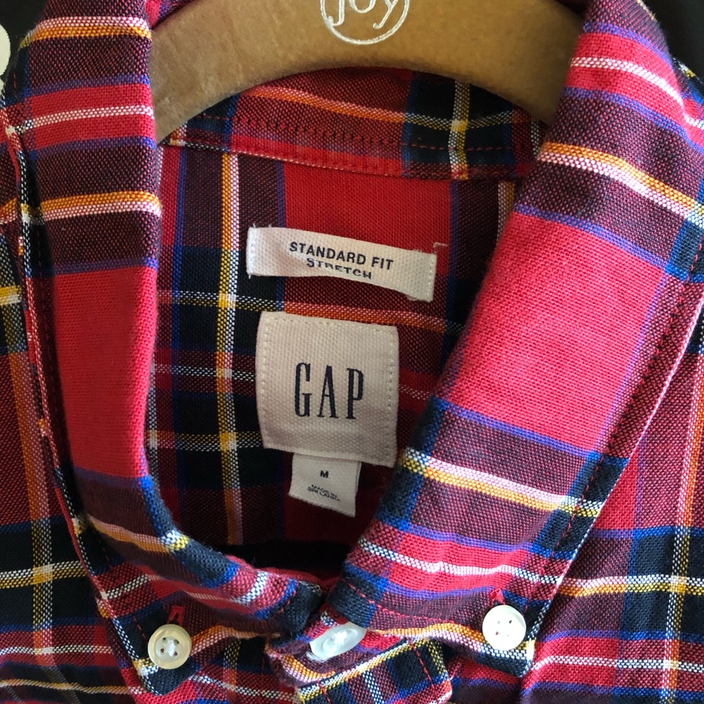 Gap Men’s Long Sleeve red plaid brushed cotton shirt Size Medium Standard fit.